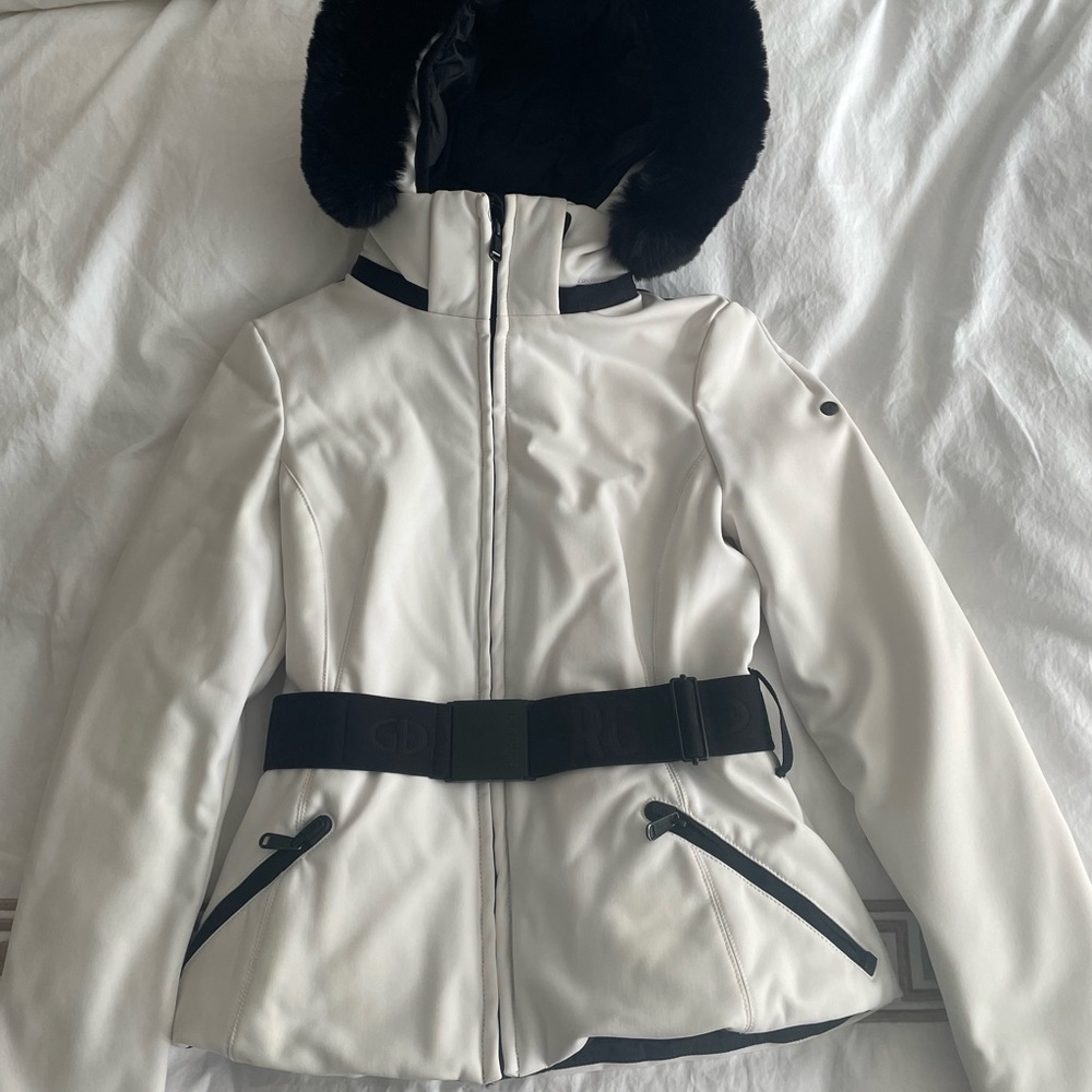 Goldbergh Hida White Ski Jacket with Black Details - Picture 2 of 4